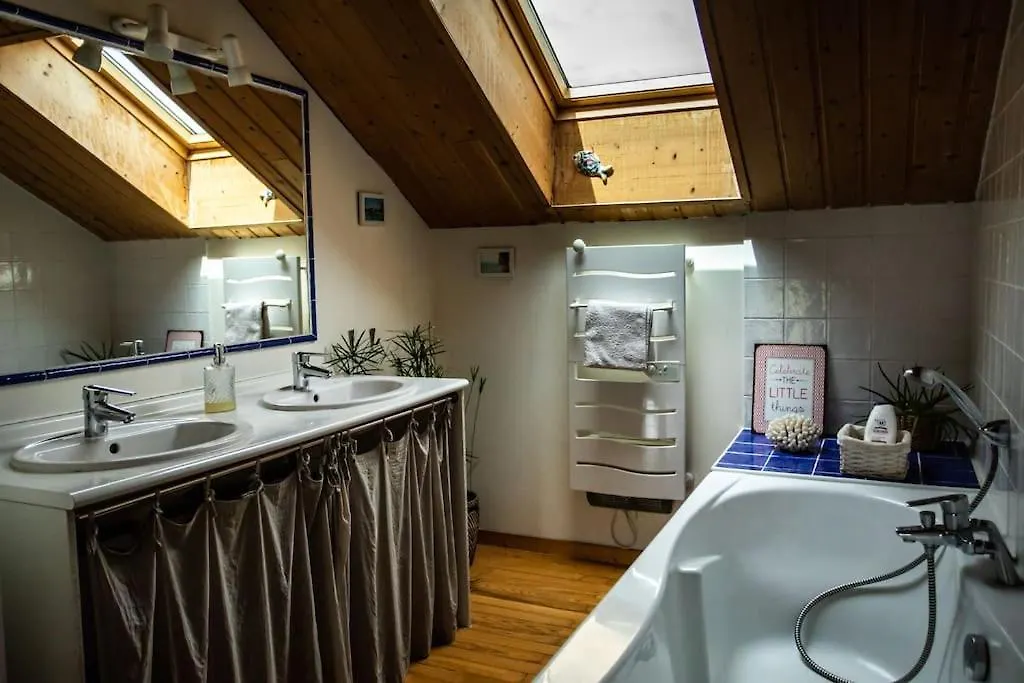 Maison Dans Les Alpes - Gite Les 12 Sommets Ponsonnas France