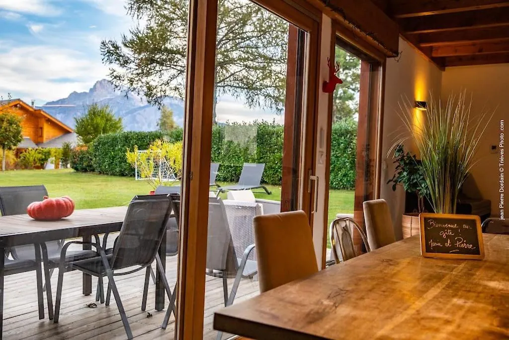 Maison Dans Les Alpes - Gite Les 12 Sommets Ponsonnas 0*,