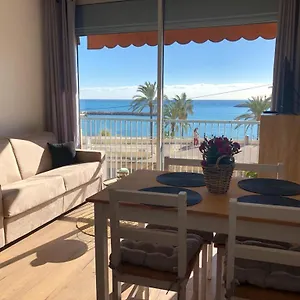https://studio-front-de-mer-menton-garavan-a-deux-pas-de-la.fr-provencehotel.com