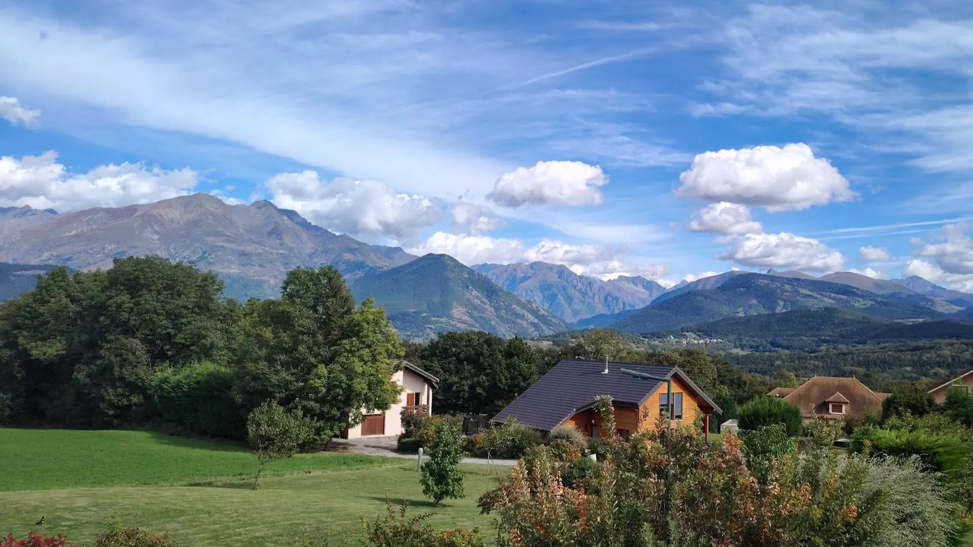Maison Dans Les Alpes - Gite Les 12 Sommets Ponsonnas Holiday home